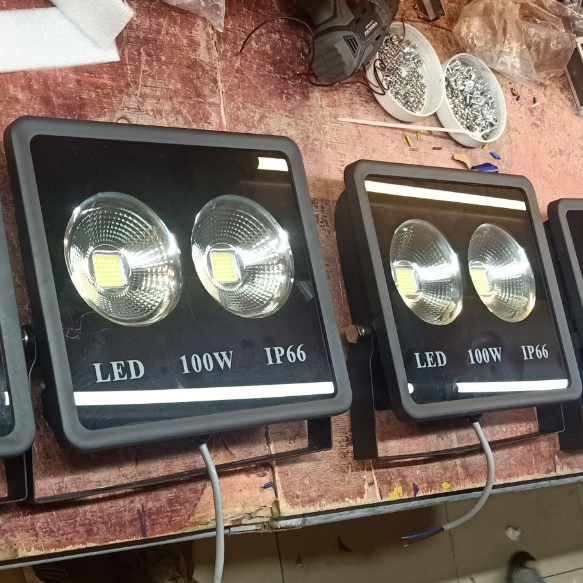 pha chen 100w b đèn pha chén 100w của công ty Trần Phú