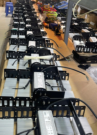 pha module 250w a đèn pha module 250W tại xưởng Trần Phú