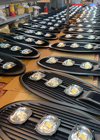 lá 150w b Đèn đường LED lá 150W Trần Phú