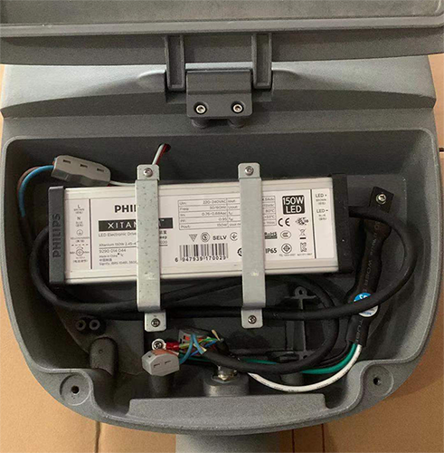 lá cong nguồn hộp nguồn của đèn đường lá cong