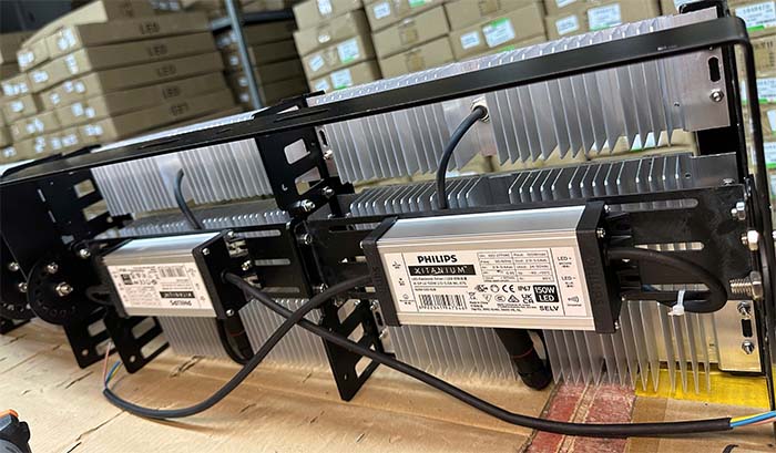 pha module 300w ngang - mặt sau
