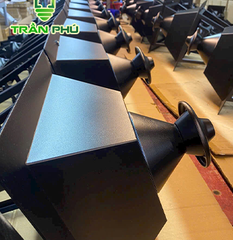 đèn trụ sân vườn kiểu anh tại xưởng sản xuất đèn Trần Phú