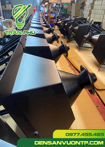 TPSVA c đèn trụ sân vườn kiểu anh tại xưởng sản xuất đèn Trần Phú